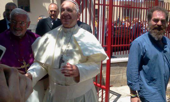 Papa Francesco accolto dal Molise
