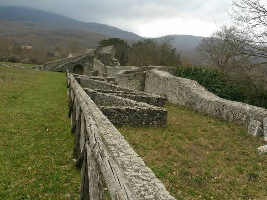 Altilia, antiche rovine e moderni abbandoni