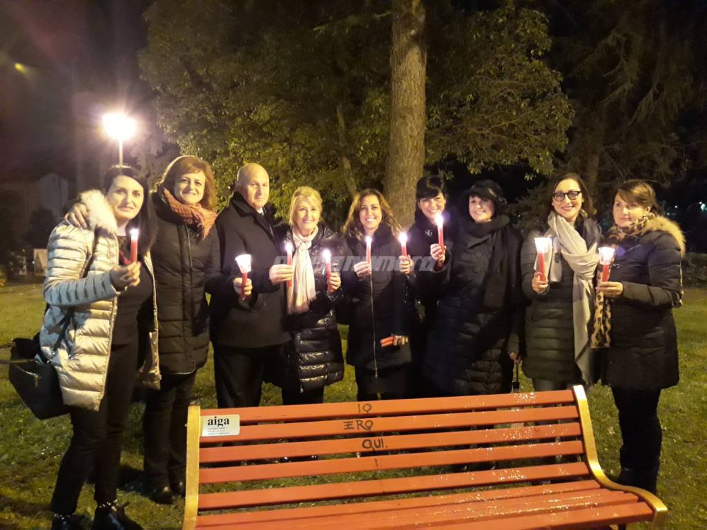 fiaccolata-contro-la-violenza-sulle-donne-140419