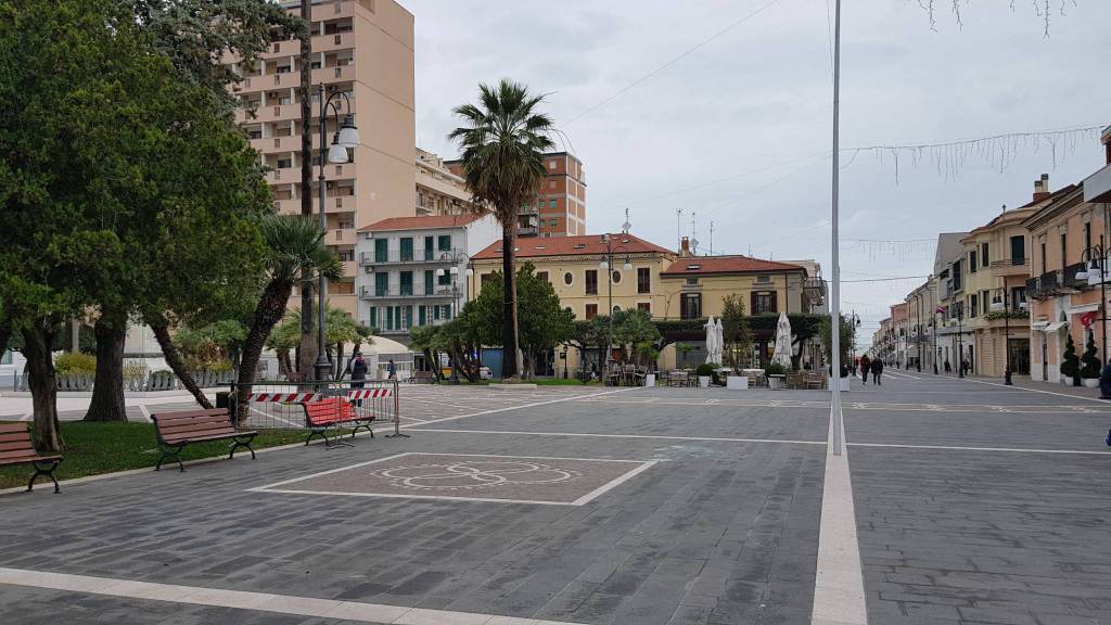 piazza-monumento-termoli-140541