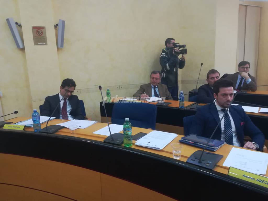 Sfiducia a Mazzuto, la discussione in Consiglio Regionale - Foto ...