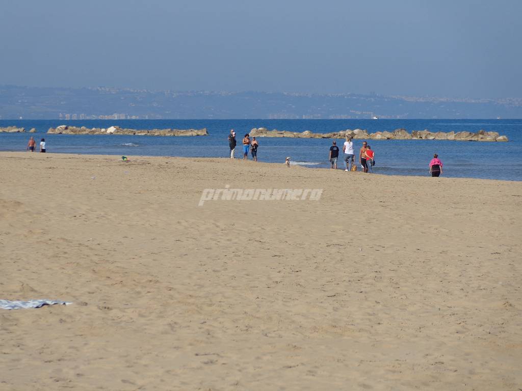 fine-ottobre-con-il-caldo-spiagge-gremite-160931