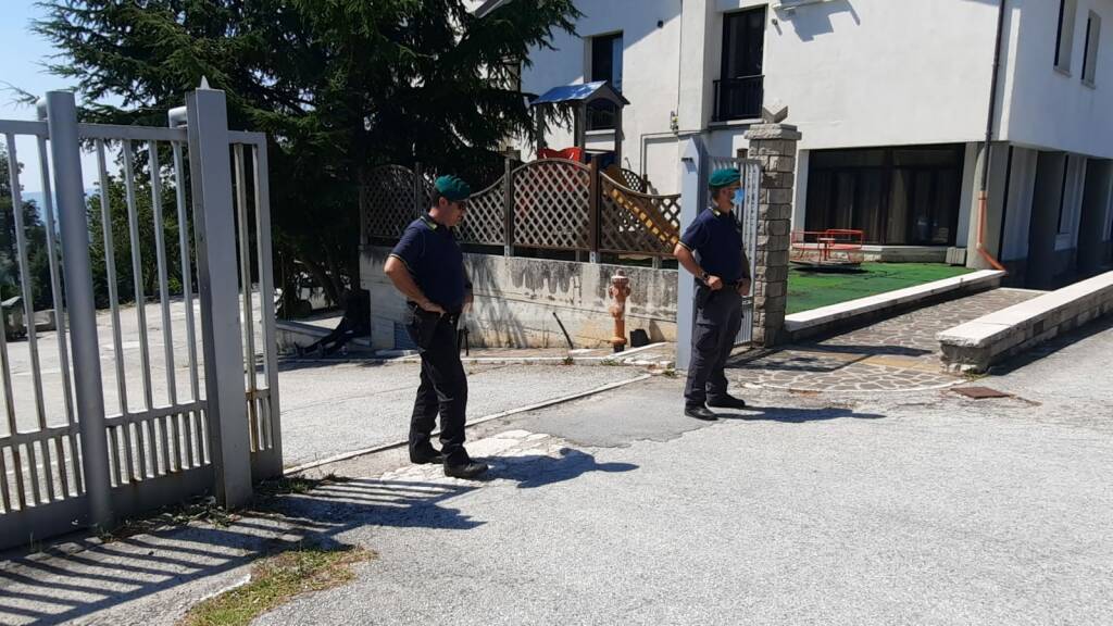 Centro di accoglienza Campolieto migranti tunisini polizia Guardia di Finanza