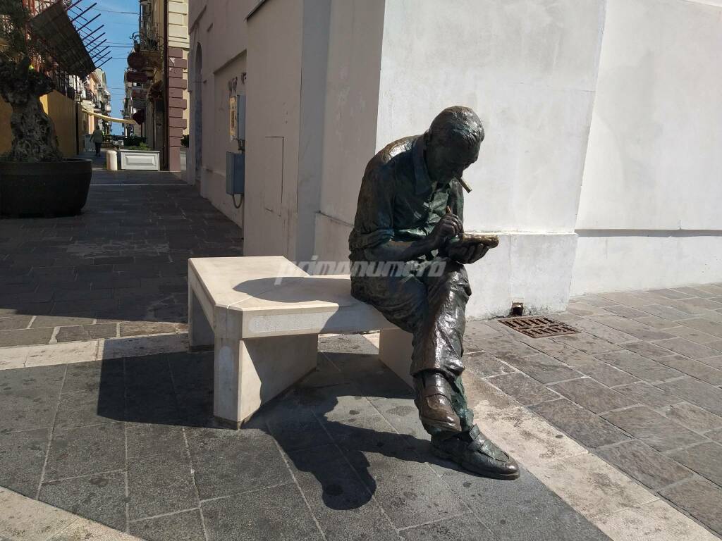 Statua jacovitti dopo vandalismo