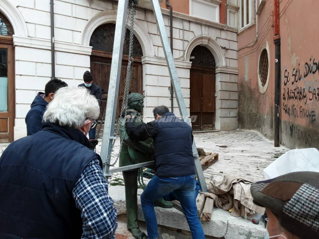 A Campobasso la statua dedicata a Fred Bongusto