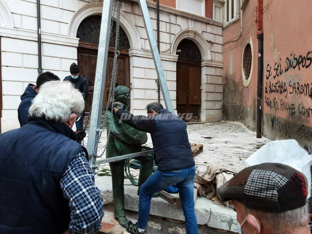 A Campobasso la statua dedicata a Fred Bongusto