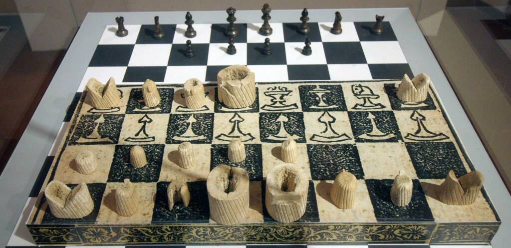 Gli scacchi di Venafro', il libro che racconta la storia millenaria dei  reperti pregiati