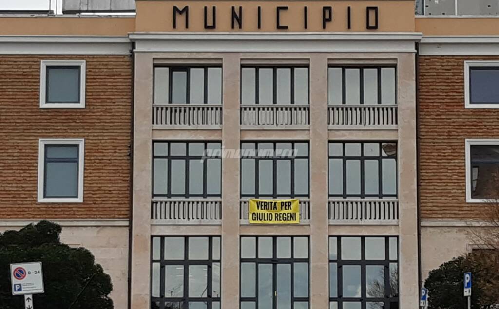 striscione giulio regeni Termoli