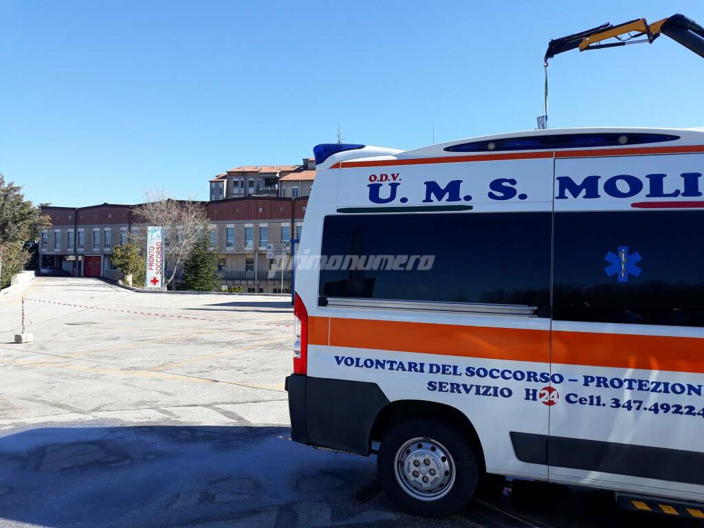 Ambulanza ospedale Cardarelli Campobasso 