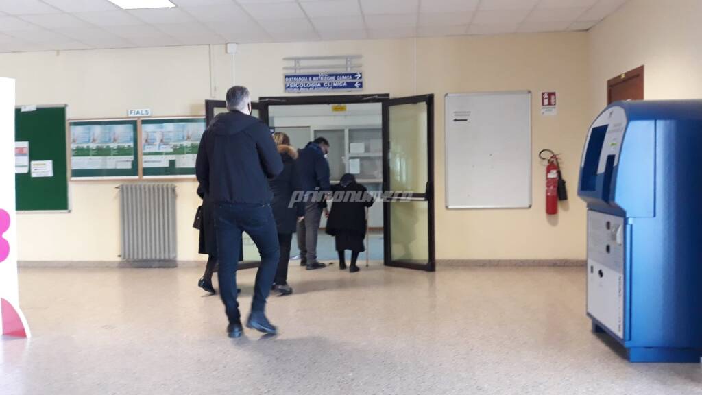 Vaccini covid anziani over 80 ospedale Cardarelli 