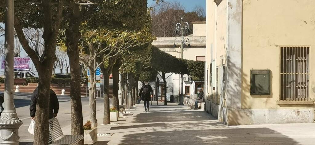 Guglionesi zona rossa deserto striscione viale lungomare 