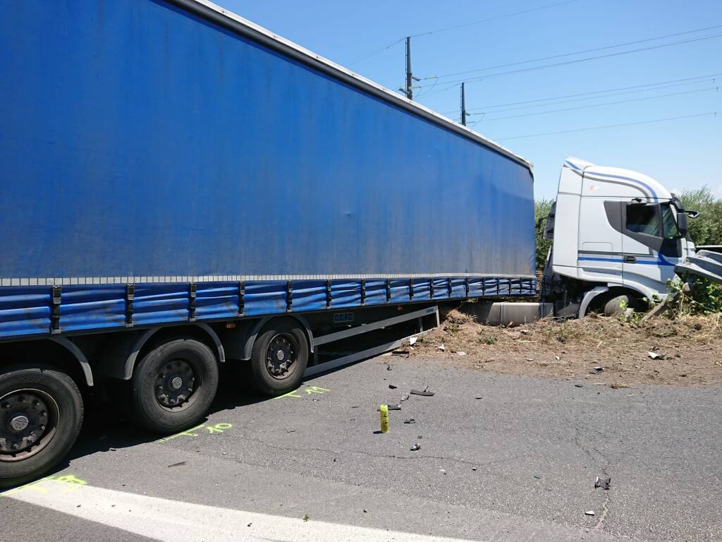 Incidente statale trignina tir