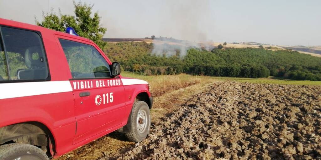 vigili del fuoco auto campi terreni