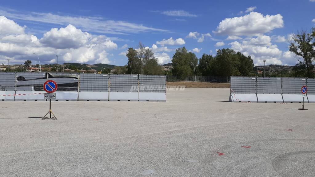 Parcheggio stadio divisorio