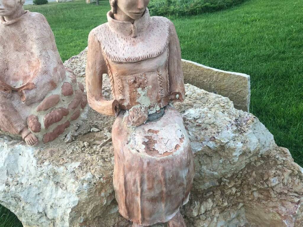 Rotonda Timoteana, statue vandalizzate