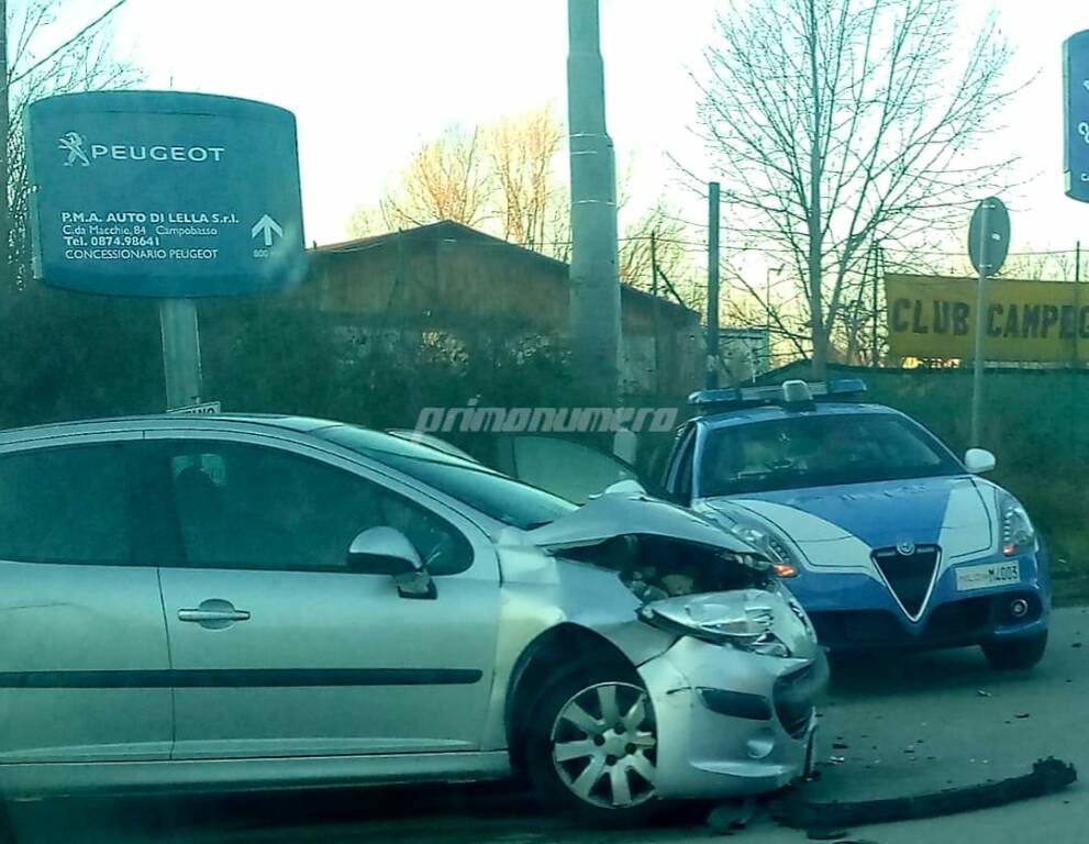 Incidente polizia contrada macchie