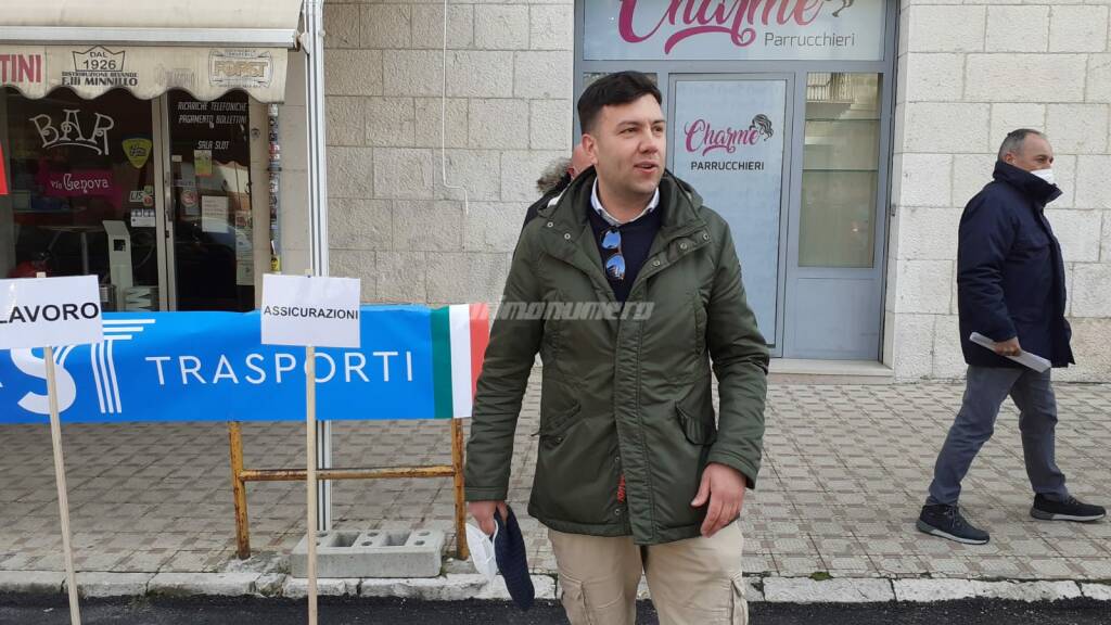 Protesta auto e bus turistici