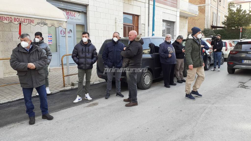 Protesta auto e bus turistici