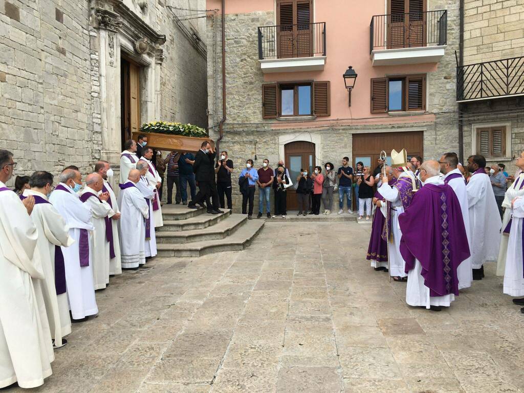 Funerali don Antonio Antenucci