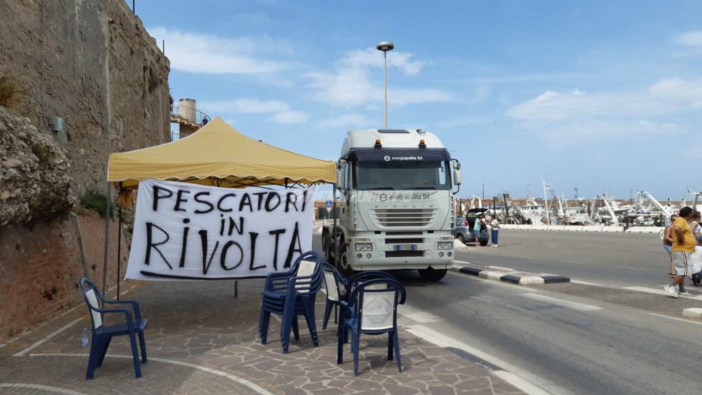 Pescatori protesta porto