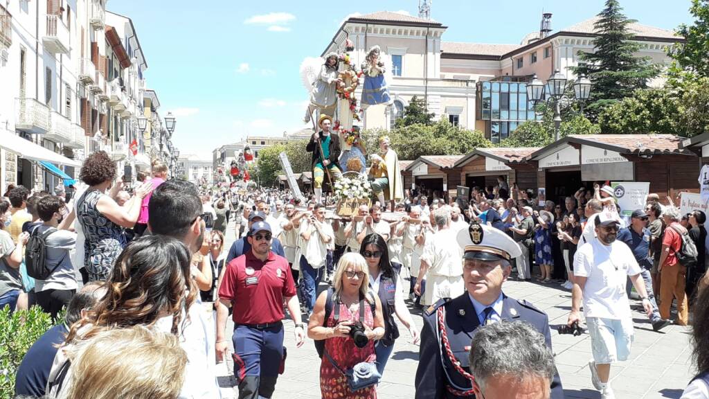 Misteri ultima tappa salotto Campobasso folla persone sfilata