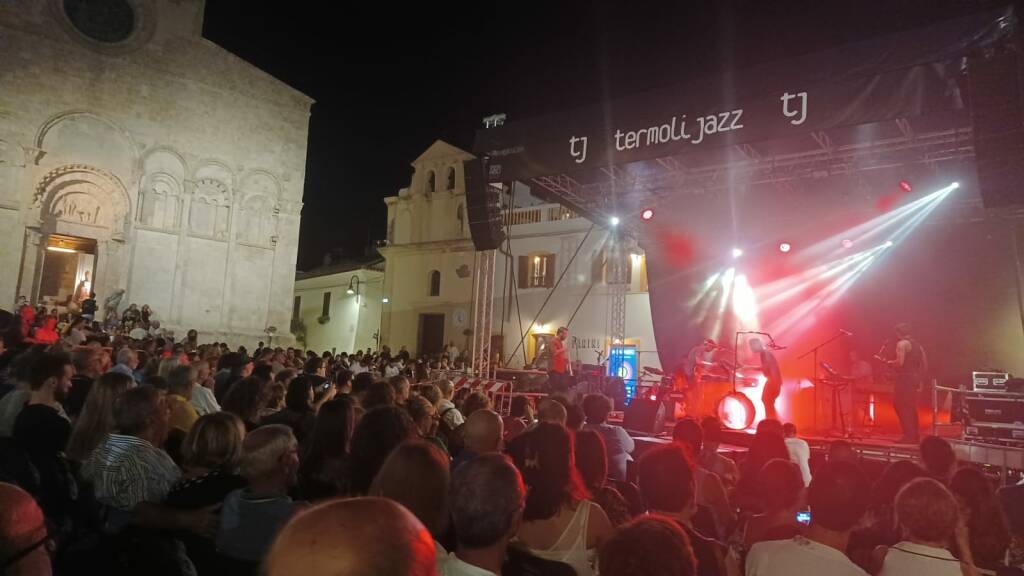 t jazz c'mon tigre piazza duomo