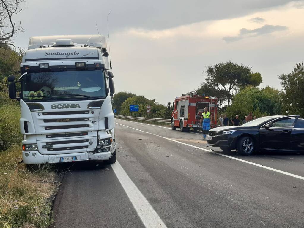 Incidente statale 16 Petacciato torre