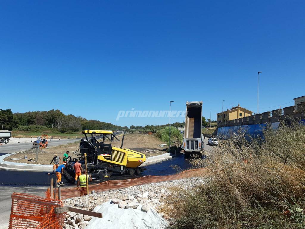 Lavori rotonda semaforo Petacciato Marina