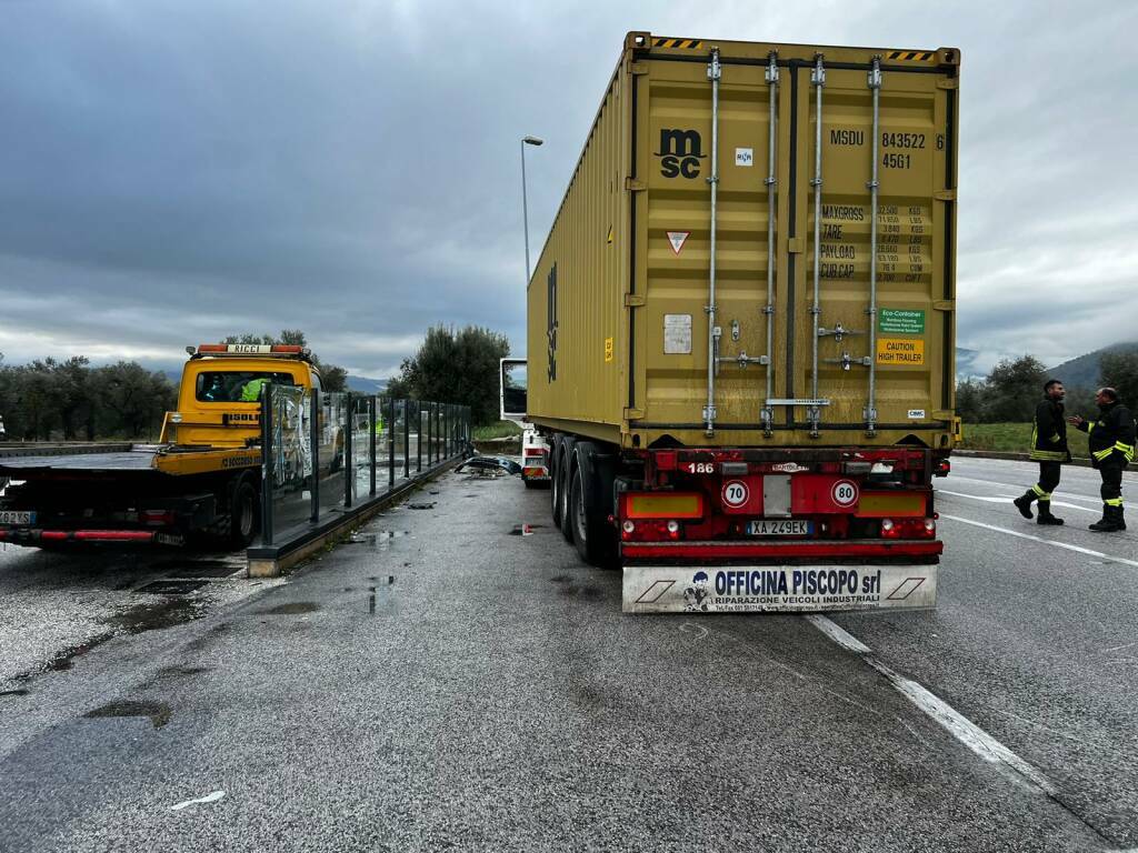 tir auto incidente mortale roccaravindola