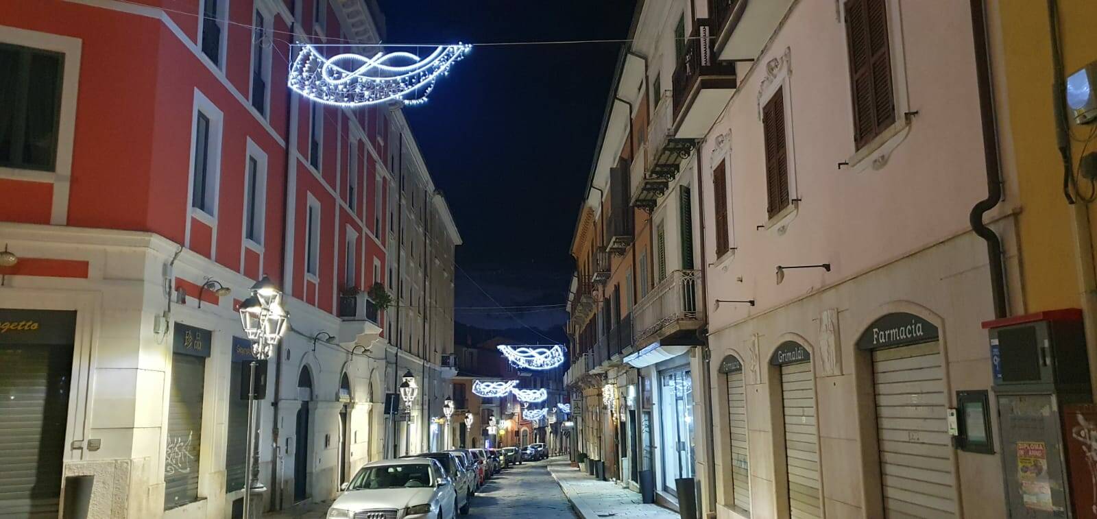 via Marconi con le luminarie