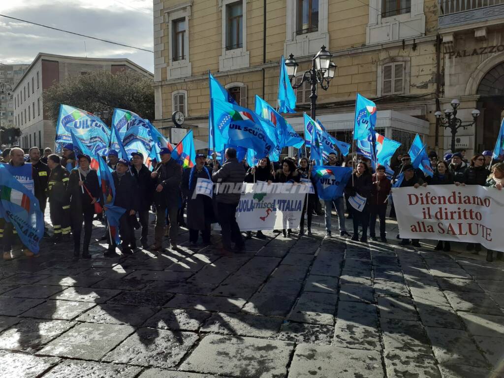 Uil protesta piazza Pepe