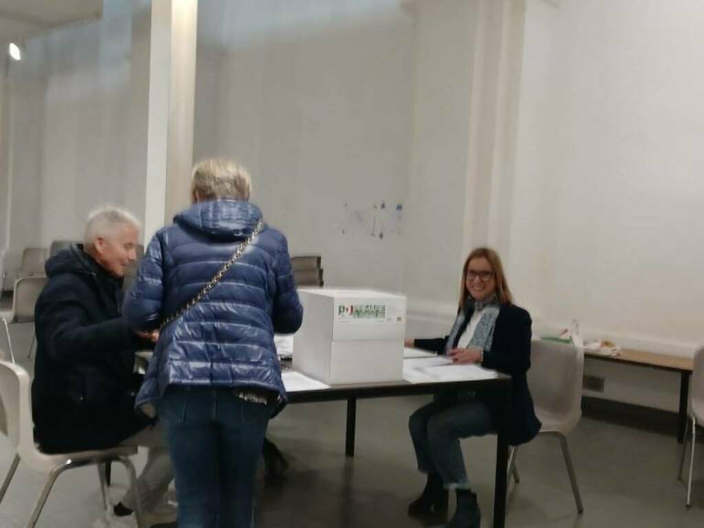 Primarie partito democratico seggio galleria civica