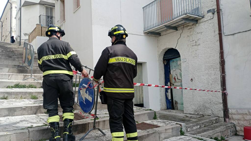 montagano vigili casa lesionata terremoto