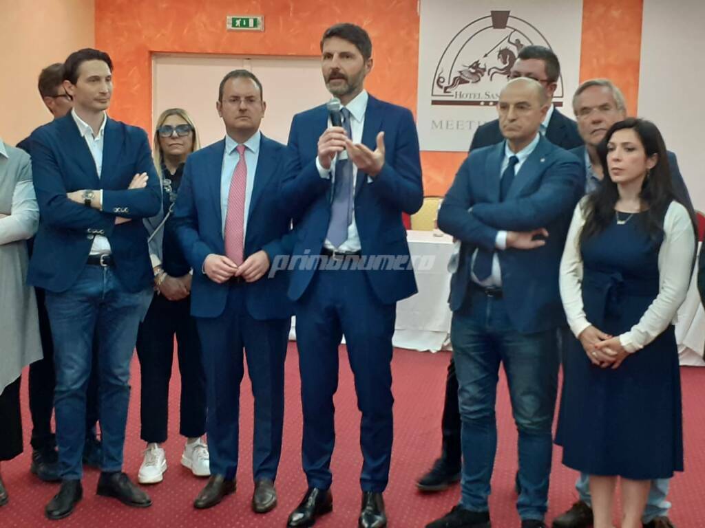 Presentazione costruire democrazia con Gravina