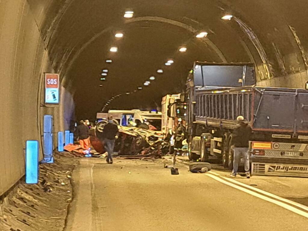 galleria incidente camion lama bianca