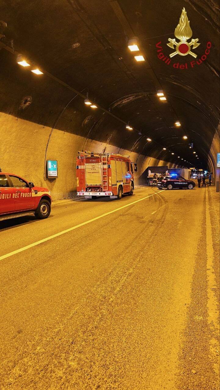 Incidente tir galleria venafro