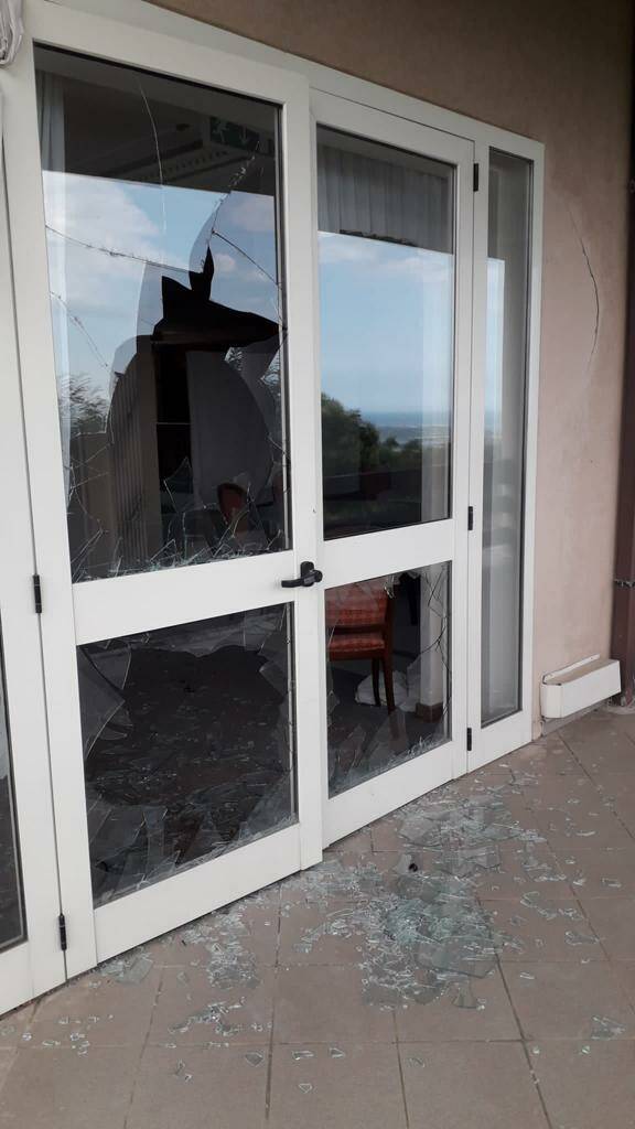 Ancora vandali all'ex hotel Aljope