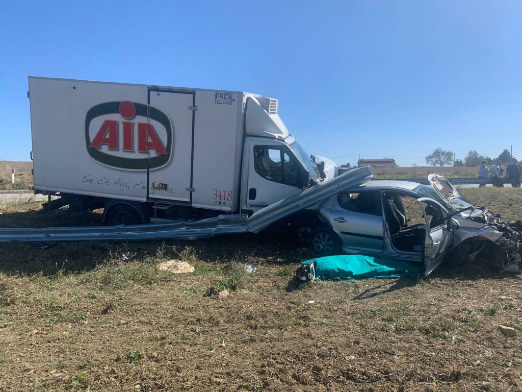 Incidente mortale fossaltina auto camion