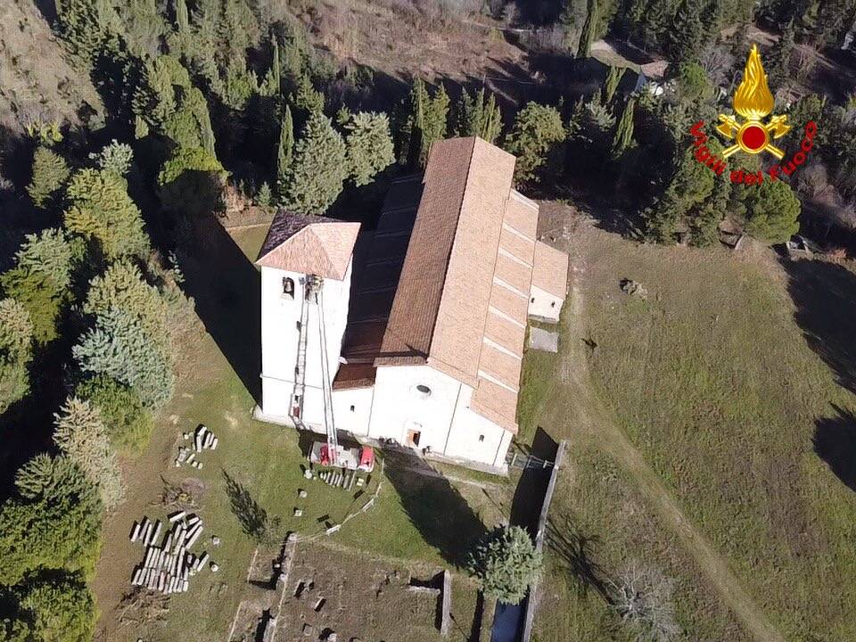 campanile abbazia castel san vincenzo messa in sicurezza gru