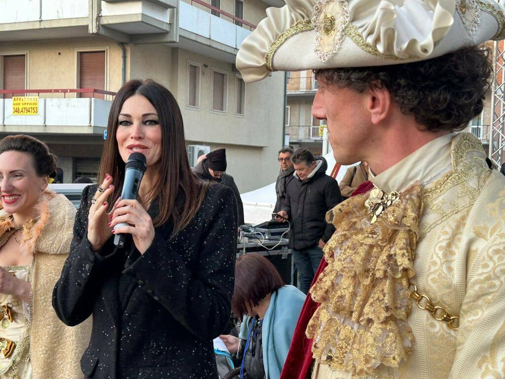 Poesia dell'assenza”, alla Porta della terra la presentazione del libro di  Laura D'Angelo