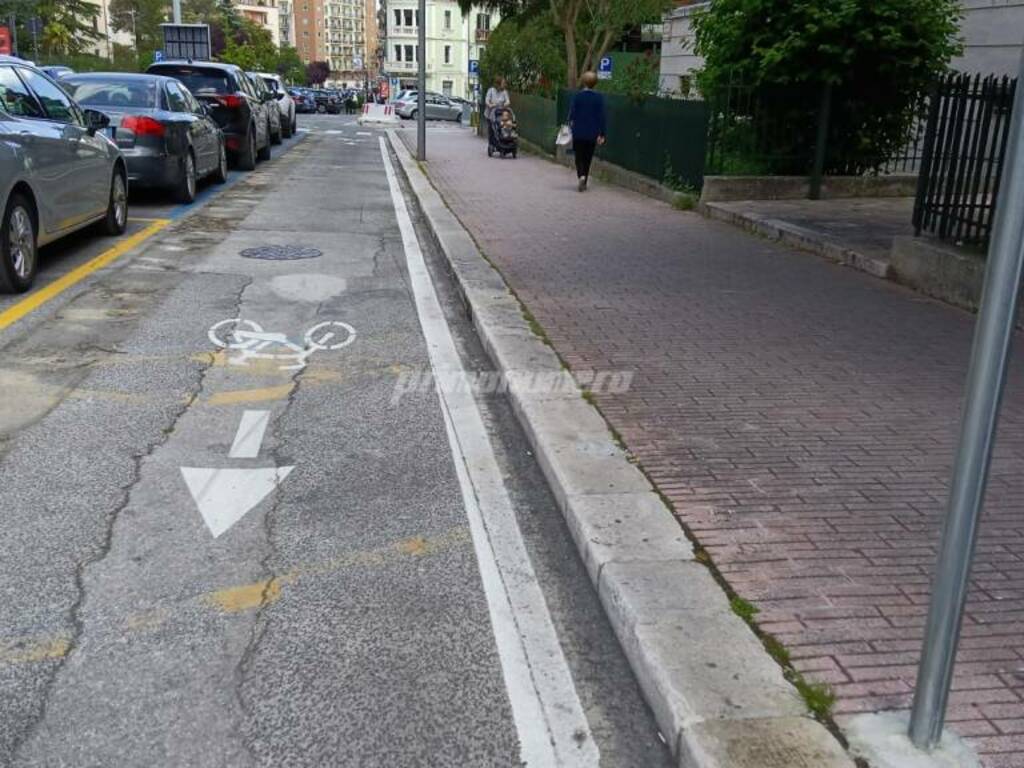 pista ciclabile senza cordoli