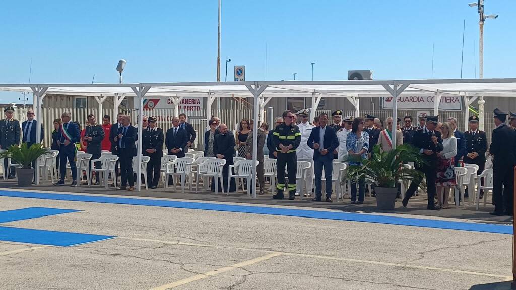 La cerimonia del passaggio di consegne al porto