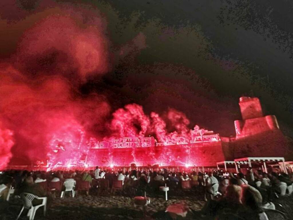 Incendio castello ferragosto